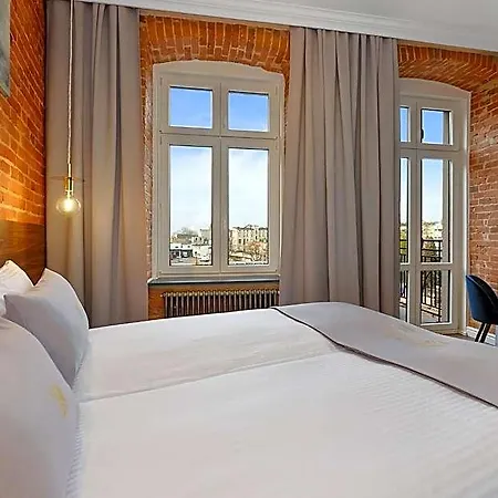 Krzywa Kamienica 4*