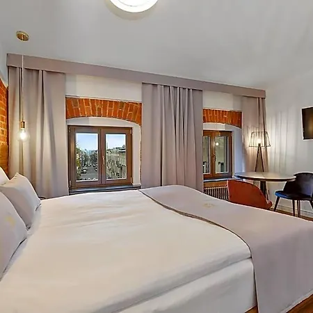 Krzywa Kamienica 4*