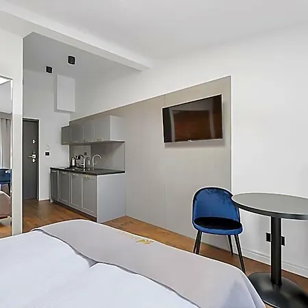 Krzywa Kamienica 4* לודז'