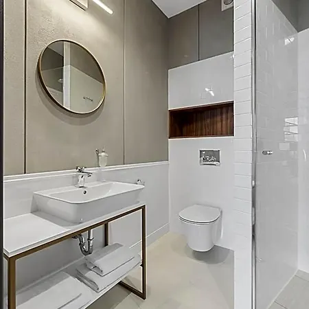 Krzywa Kamienica 4*