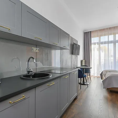 Krzywa Kamienica 4*