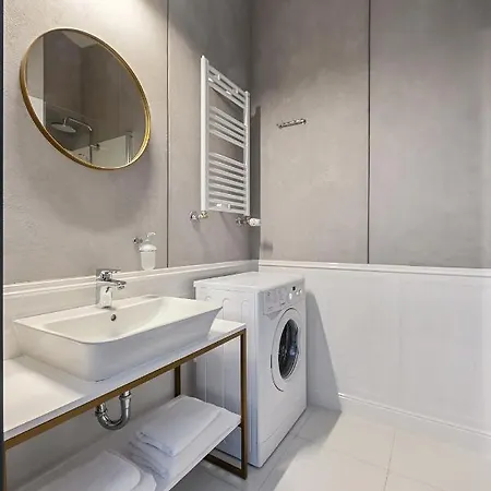 Krzywa Kamienica 4*