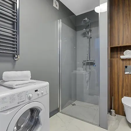 Krzywa Kamienica 4*
