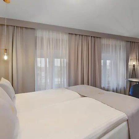 Krzywa Kamienica 4* Łódź