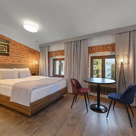 Krzywa Kamienica 4*